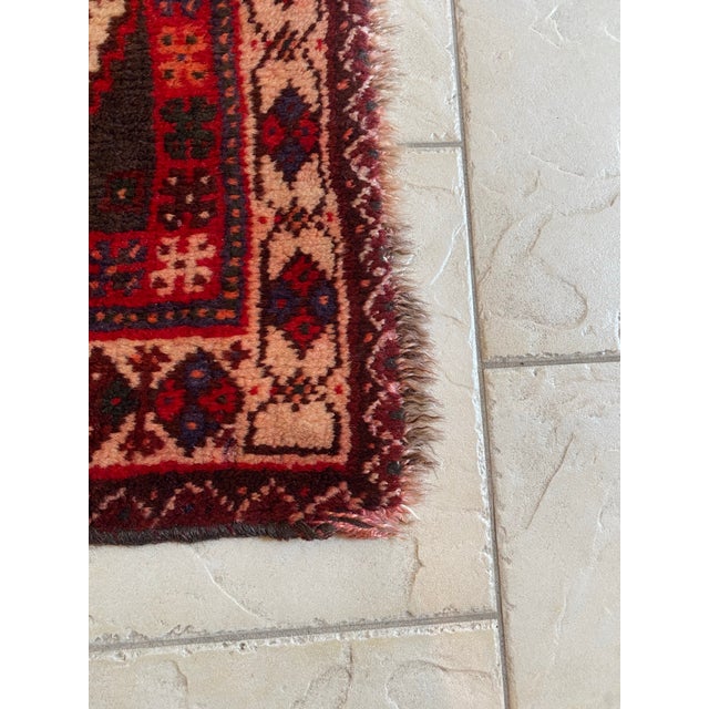 Persian Shiraz Wool Hand-Knitted Rug From the Mid-20th Century For Sale In Chicago - Image 6 of 8