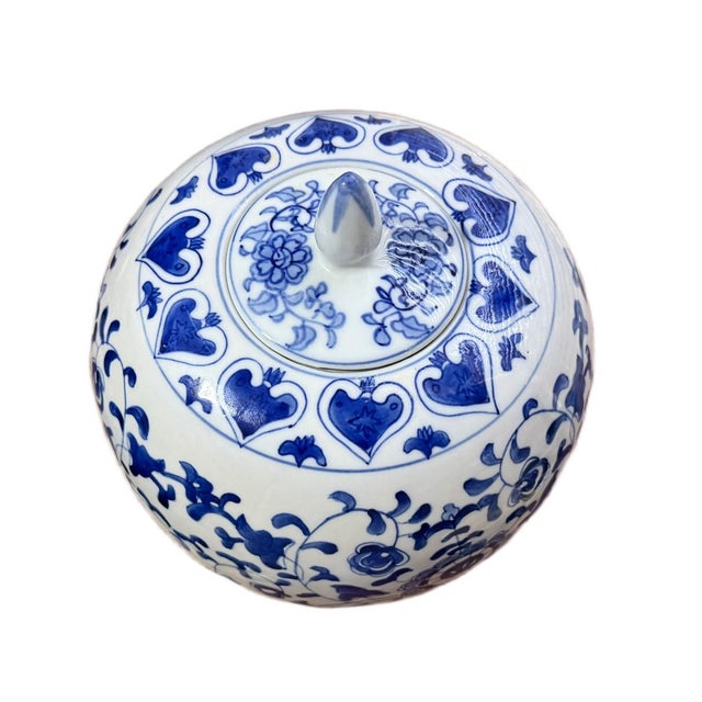 Vintage Traditional Large Blue & White Chinoiserie Ginger Jar - Quianlong Style Charming large vintage blue and white...