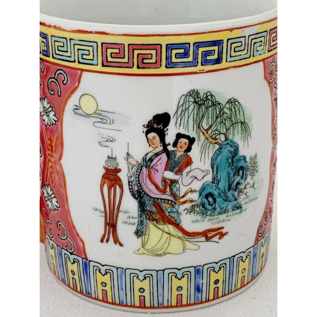 Mario Buatta Vintage Chinoiserie Medallion Mug - The Set of 2 Pieces For Sale - Image 4 of 11