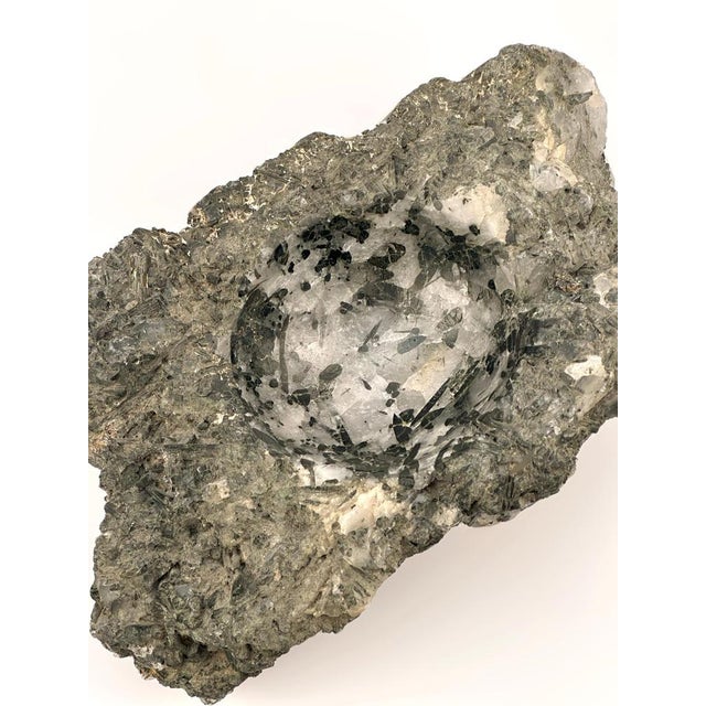 1960s Decorative Stone Bowl in Quartz Crystal with Black Tourmaline Inclusions, Brazil, 1960s For Sale - Image 5 of 10