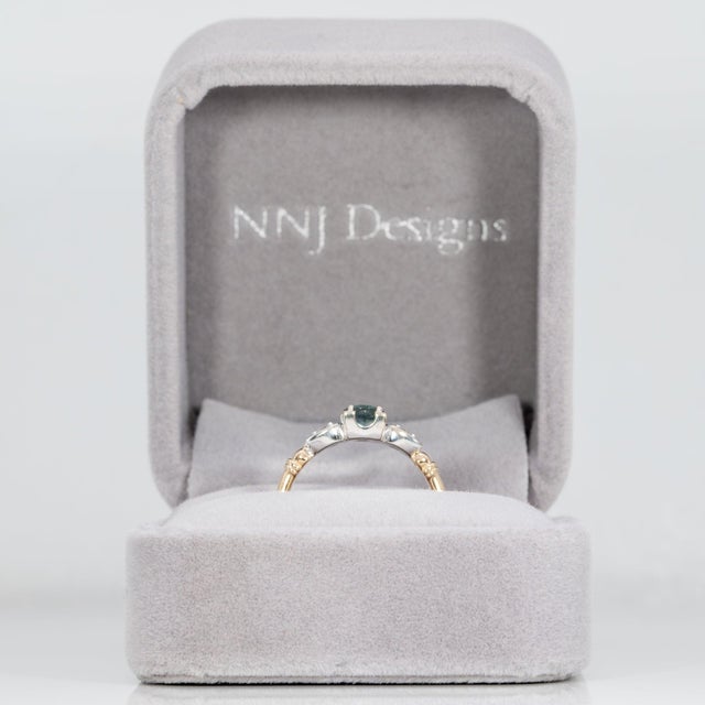 Alexandrite Ring With Earth-Mined Diamond Accents in Solid 14k Gold, Round 4mm, Size 6.75 For Sale - Image 4 of 12