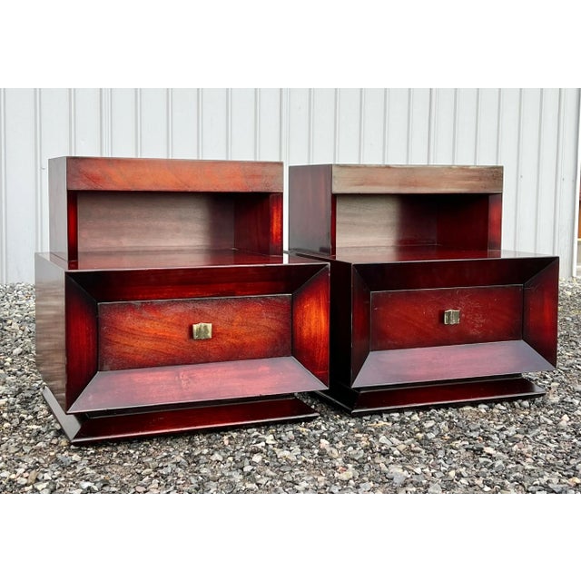 Hollywood Regency Mid Century Mahogany Hollywood Regency Style Nightstands - a Pair For Sale - Image 3 of 11