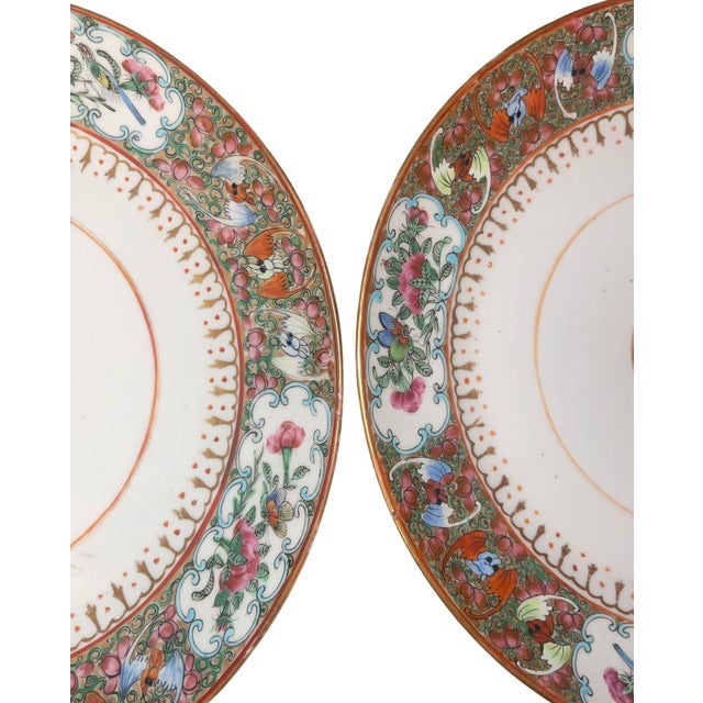 Mid-19th Century Set of Seven Chinese Export Rose Mandarin Porcelain Plates For Sale - Image 4 of 9
