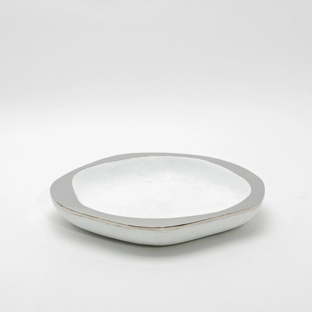 The White Shagreen & Stainless-Steel Lily Bowl M by R&Y Augousti is a stunning fusion of contemporary elegance and...