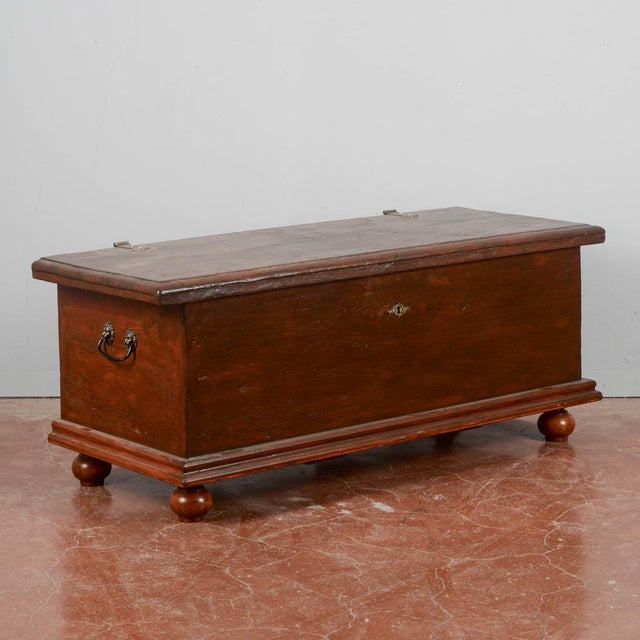 Small Chest with Onion-Shaped Feet, 20th Century For Sale - Image 11 of 18