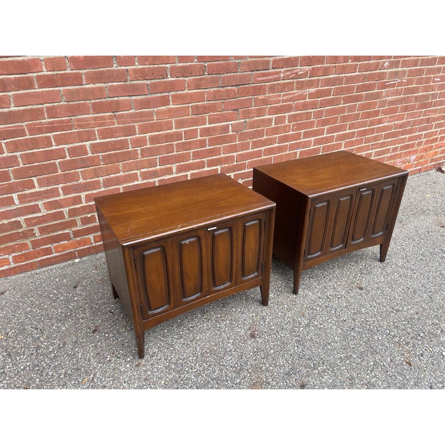 Brown Pair of Attributed Broyhill “Emphasis” Walnut Mid Century Modern End Tables Nightstands For Sale - Image 8 of 12