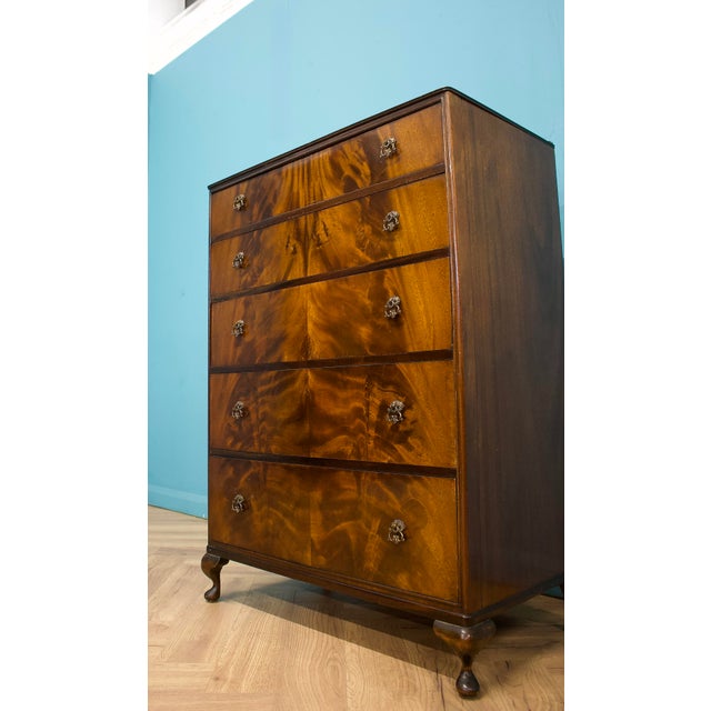 Art Deco Walnut and Walnut Veneer Chest of Drawers from Beithcraft, 1950s For Sale - Image 4 of 10