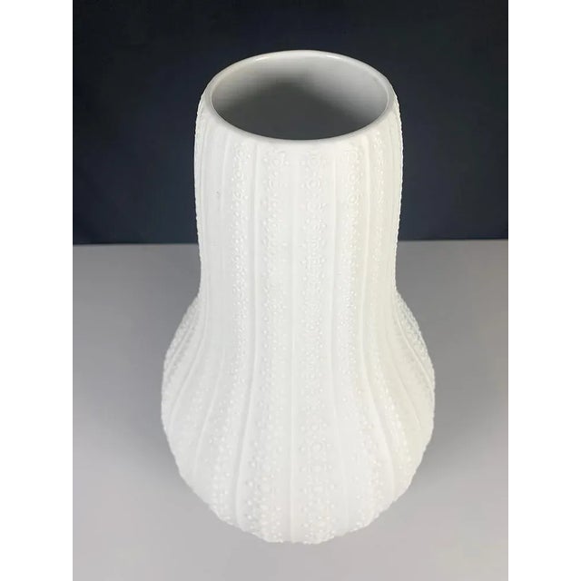 Nice Heinrich calabas shaped vase made from porcelain. In good vintage condition. Measurements H. 44 cm; Ø 25 cm.