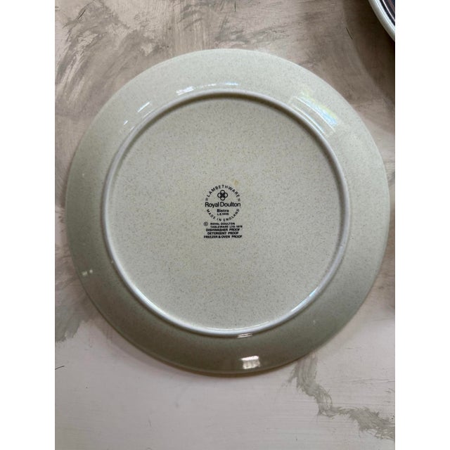 English Late 20th Century Set of Four (4) Royal Doulton Stoneware 10.25” Plates in Lambeth | Boho Kitchen | Earthy For Sale - Image 3 of 5