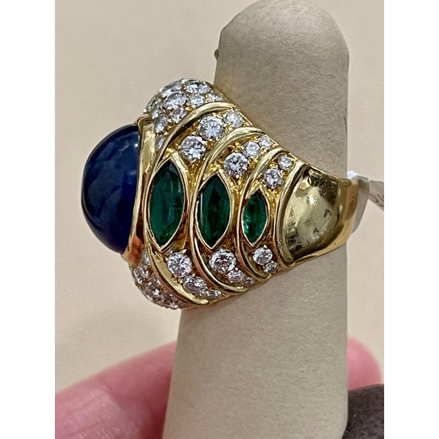 Gemstone 18 Carat Blue Sapphire Cabochon and Diamond 18 Karat Gold Ring For Sale - Image 7 of 18
