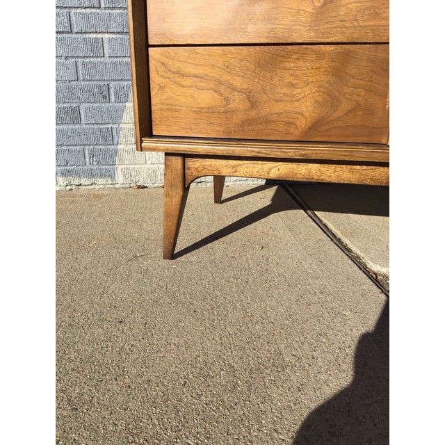 Wood Vintage Circa 1960 Mid-Century Modern Bassett "Mayan" Chest of Drawers. For Sale - Image 7 of 11