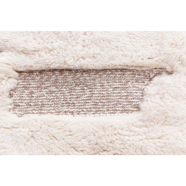 Early 21st Century Contemporary Abstract Off White Carpet "ivory Labyrinth" by Doris Leslie Blau For Sale - Image 5 of 7