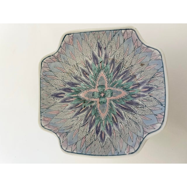 Toyo Vintage Toyo Japan Decorative Bowl With Pastel Feather Motif For Sale - Image 4 of 7