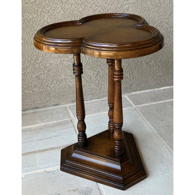 Mid 20th-Century Cricket-Style Trefoil Top Pedestal Base Accent Table For Sale In Austin - Image 6 of 18