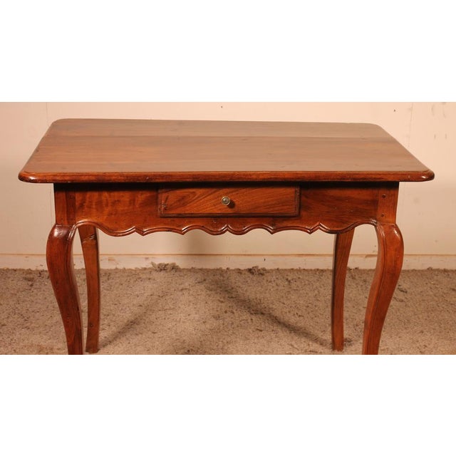Lovely side table or small writing table from the 18th century Louis XV in walnut Very nice little table which has a...