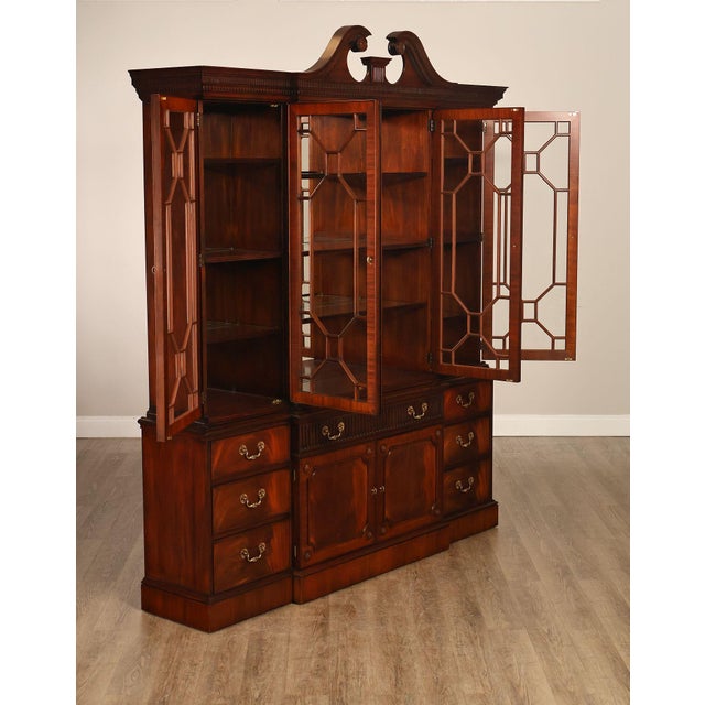 Chippendale Henkel Harris Chippendale Style Mahogany China Cabinet Breakfront For Sale - Image 3 of 18