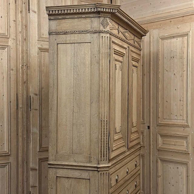 18th Century Dutch Louis XVI Period Stripped Oak Linen Press For Sale - Image 11 of 18