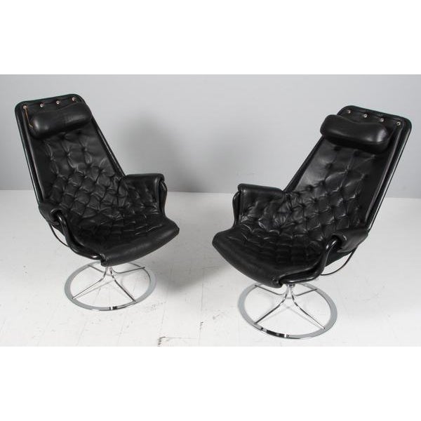 Bruno Mathsson Jetson lounge chair with black leather. Frame in chromed steel. Made by DUX. This piece is attributed to...
