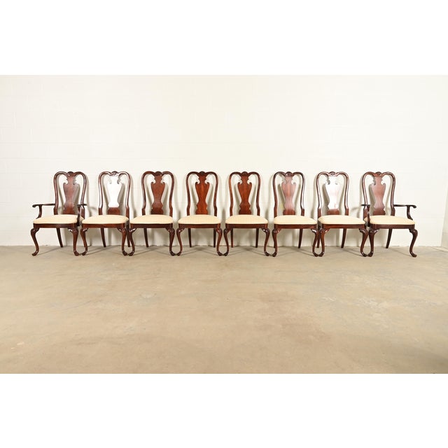 Queen Anne Thomasville Queen Anne Carved Solid Mahogany Dining Chairs, Set of Eight For Sale - Image 3 of 15