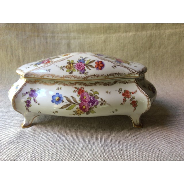 Exceptional Dresden Porcelain Covered Box by Adolph Hamann, Early 19th Century For Sale - Image 10 of 12
