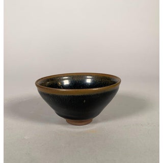 Black glazed stoneware bowl known as Hare's Fur, China, Song Dynasty style (960-1279) For Sale