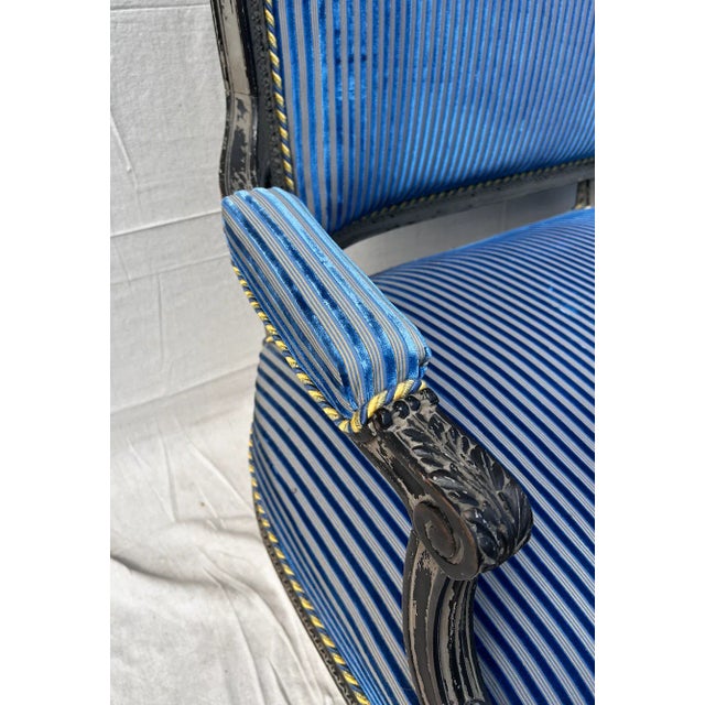 Late 18th Century Louis XVI Hand Carved French Settee For Sale - Image 4 of 14