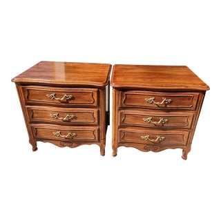 1970s Davis Cabinet Company French Provincial Style Nightstands - Set of 2 For Sale