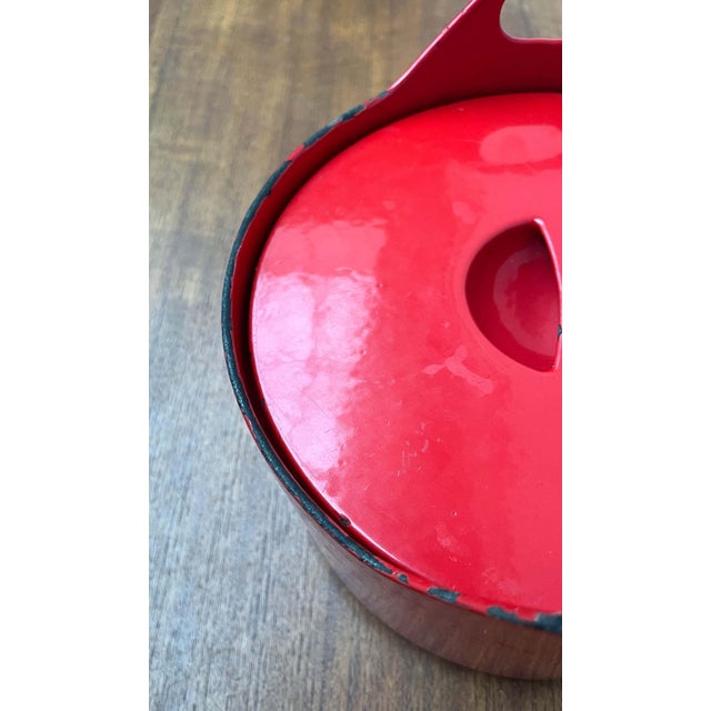 Mid-Century Modern Red Enamel Cast Iron Pot with Teak Handle by Timo Sarpaneva for Rosenlew of Finland, 1960s For Sale - Image 11 of 18