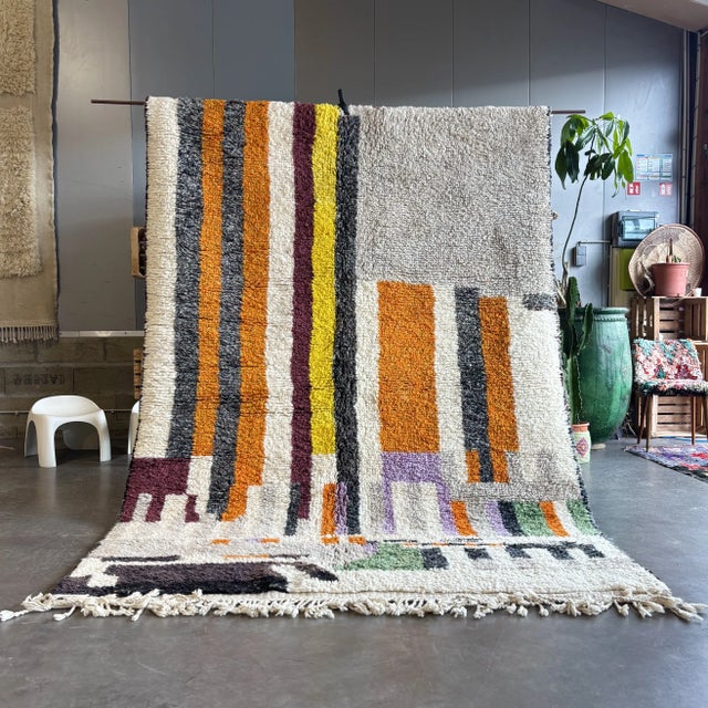 Prepare to be captivated by the sheer elegance and artisanal excellence of our Modern Handwoven Moroccan Beni Ourain...