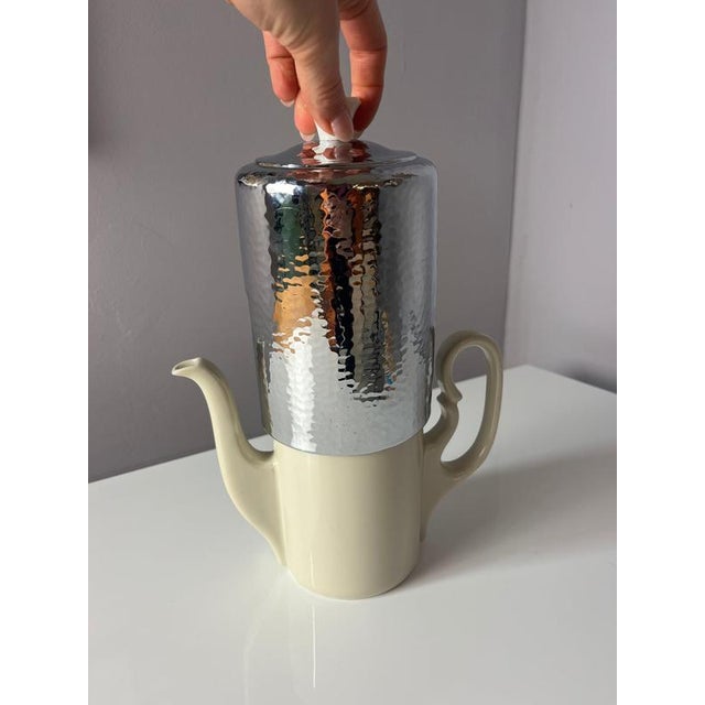 This elegant coffee pot with a built-in warmer, known as Thermisol, combines classic Bavarian porcelain craftsmanship with...