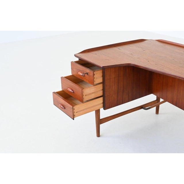 Wood Boomerang Writing Desk in Teak by Peter Løvig Nielsen, 1960 For Sale - Image 7 of 18