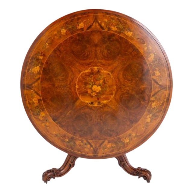 Victorian Centre Table in Walnut, 1860 For Sale