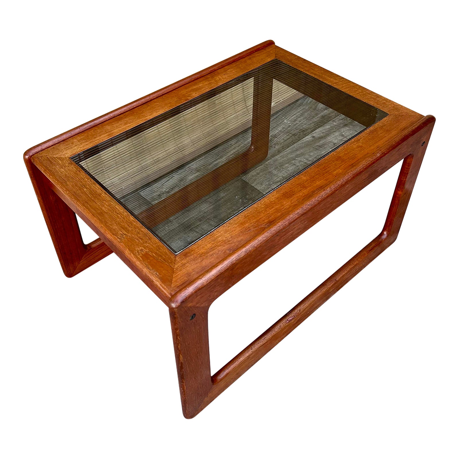 Denmark teak テーブル Danish Mid Century Modern Teak Side Table by Komfort Mobel