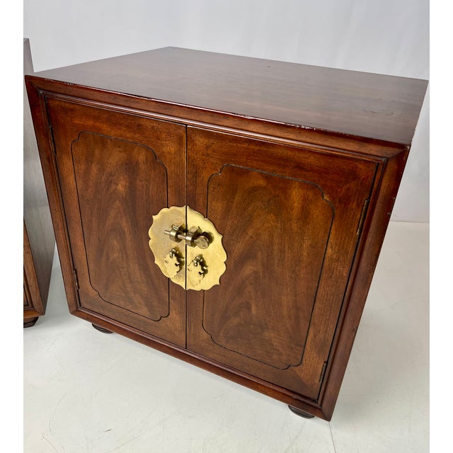 Vintage Henredon Attributed Asian Asian-Inspired Walnut Nightstands / Cabinets – Pair For Sale - Image 13 of 16
