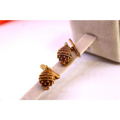 Gold Cufflinks in Filigree Pine Cone Shape and Plaited Crossbars, Set of 2 For Sale - Image 4 of 6
