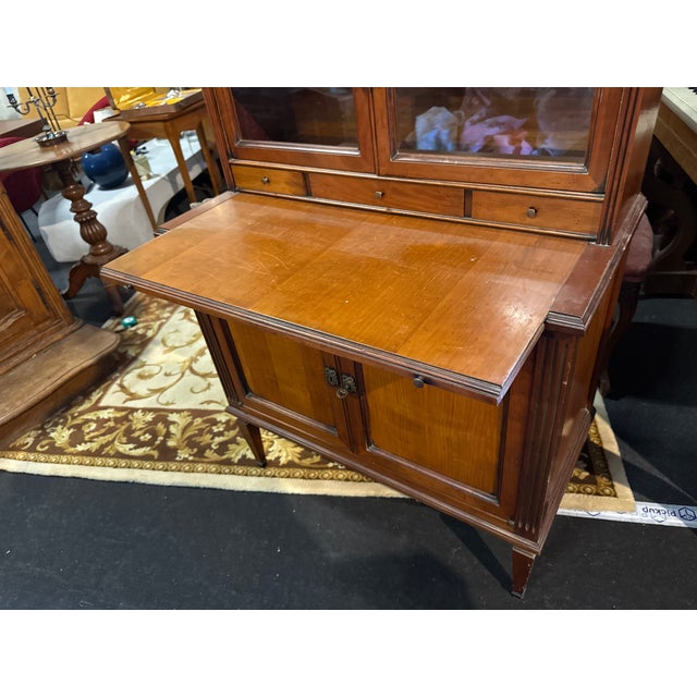 Louis XVI Secretaire in Walnut, in Very Good conditions. Designed before 1890