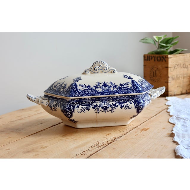 Antique 19th Century Ironstone Tureen with Rouen Pattern from Longchamp For Sale - Image 3 of 10