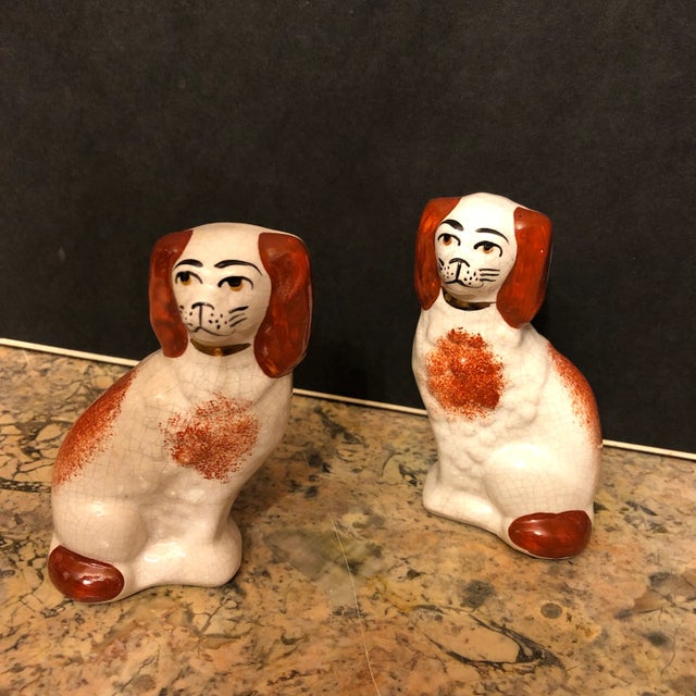 English Staffordshire Style Spaniel Figurines - Pair For Sale - Image 4 of 6