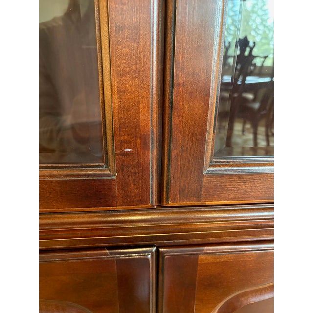 2000 - 2009 Styled After Thomasville Corner Curio For Sale - Image 5 of 7