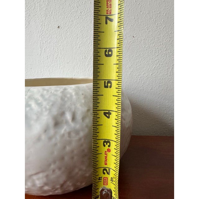 Mid-Century Modern Mid-Century Ruddell Studio Art Pottery Bowl or Cachepot – Organic Textured White Glaze For Sale - Image 3 of 8