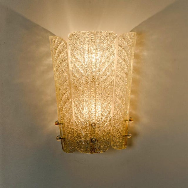 Gold Inclusions Glass and Brass Wall Light in the style of Barovier & Toso, 1960s For Sale - Image 9 of 16