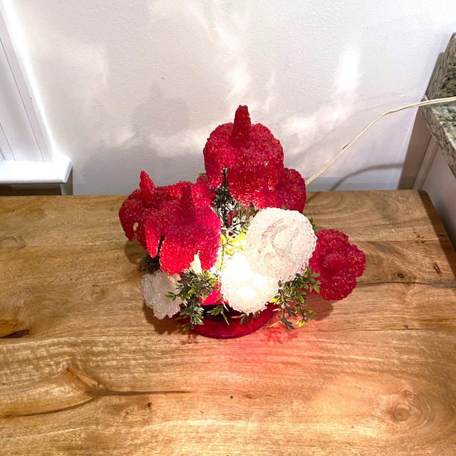 This retro flower power lamp is from the late 1960s or early 1970s. It is melted "popcorn plastic" Very mod with bright...