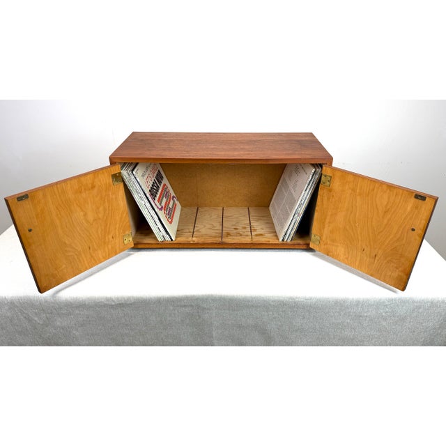 1960s Mid Century Danish Modern Style Walnut Vinyl Record / Media Storage Cabinet Restored For Sale - Image 5 of 12