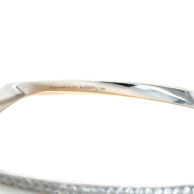 Metal Tiffany & Co., Frank Ghery Torque 18k White Gold and Diamond Bangle Bracelet For Sale - Image 7 of 7