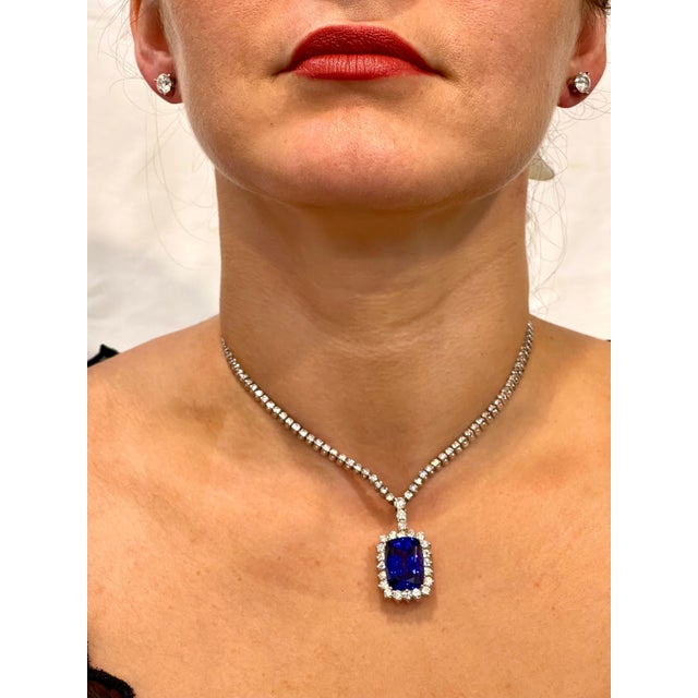 This extraordinary, 21 carat tanzanite is truly an extraordinary gemstone. There are total of approximately 9.5 carats of...