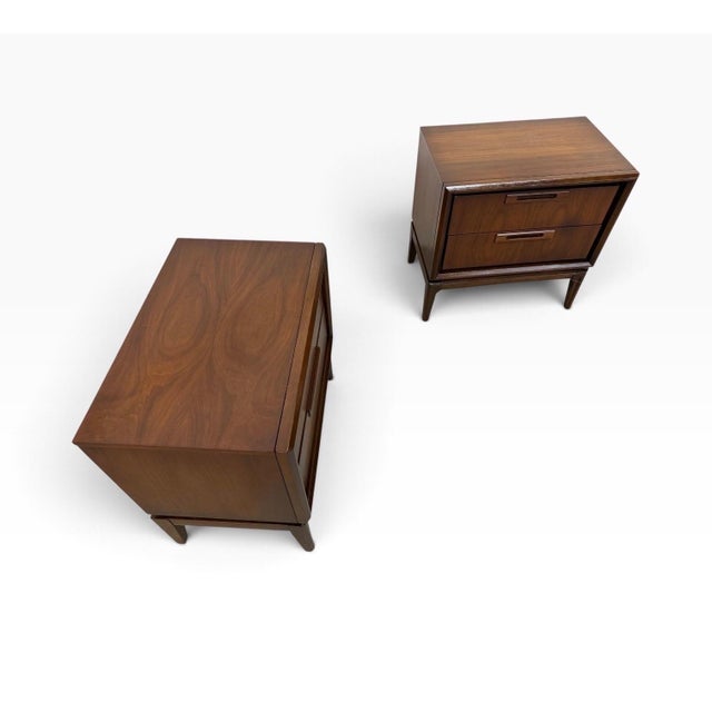 Broyhill Mid-Century Modern Broyhill 2-Drawer Walnut Nightstands - Set of 2 - Refinished! For Sale - Image 4 of 9