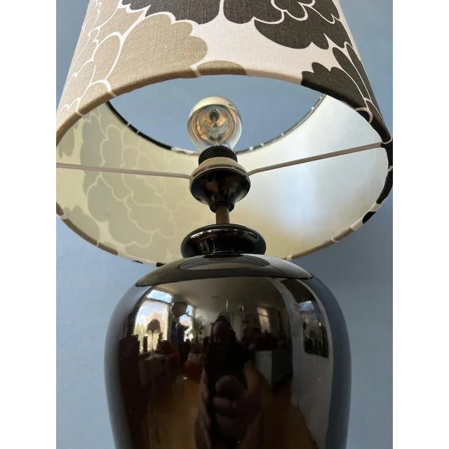 Small Space Age Table Lamp with Porcelain Base and Black and White Flower Shade, 1970s For Sale - Image 9 of 11