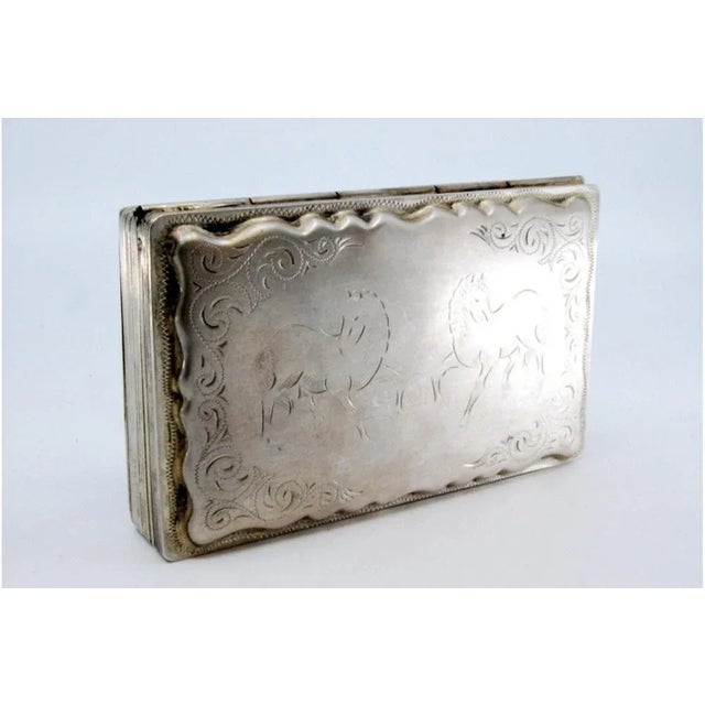 Plain Silver Snuffbox with Engraved Equestrian Scene For Sale - Image 4 of 11