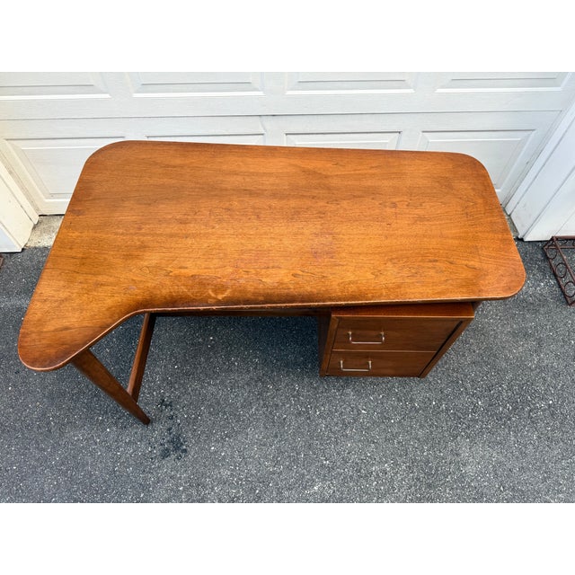 1950s Midcentury Boomerang-Top Floating Walnut Desk by American of Martinsville For Sale - Image 14 of 16