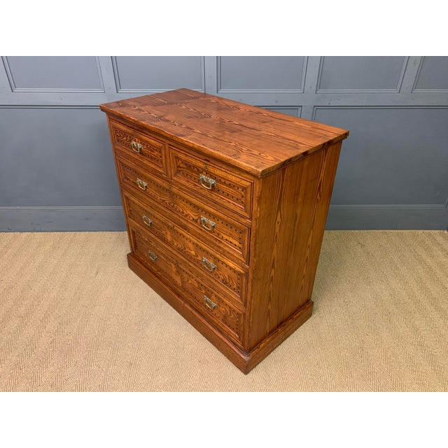 A charming 19th century pitch pine chest of drawers from the Aesthetic period. with an arrangement of 2 short over 3 long...